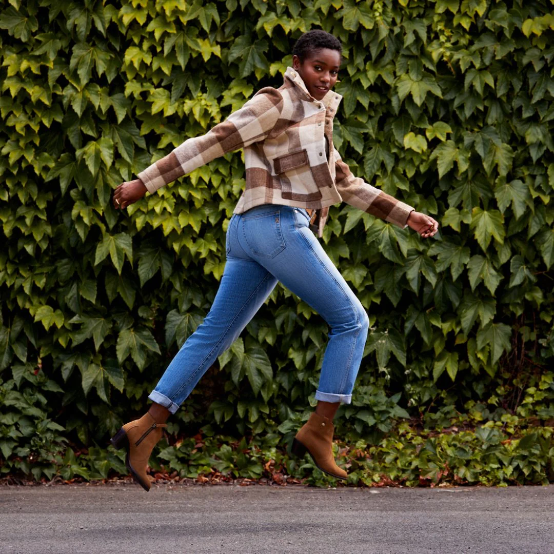 Ariat Women's Tilbury Country Suede Boots in Carmel - Image 8