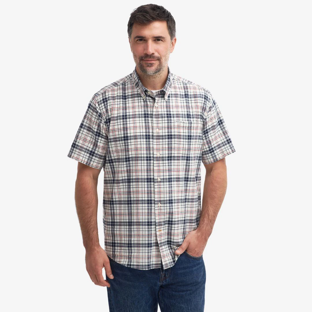 Barbour Men's Drafthill Regular Short-Sleeved Shirt in Classic Navy - Image 2