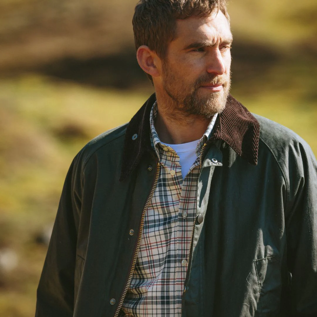 Barbour Men's Drafthill Regular Short-Sleeved Shirt in Classic Navy - Image 8