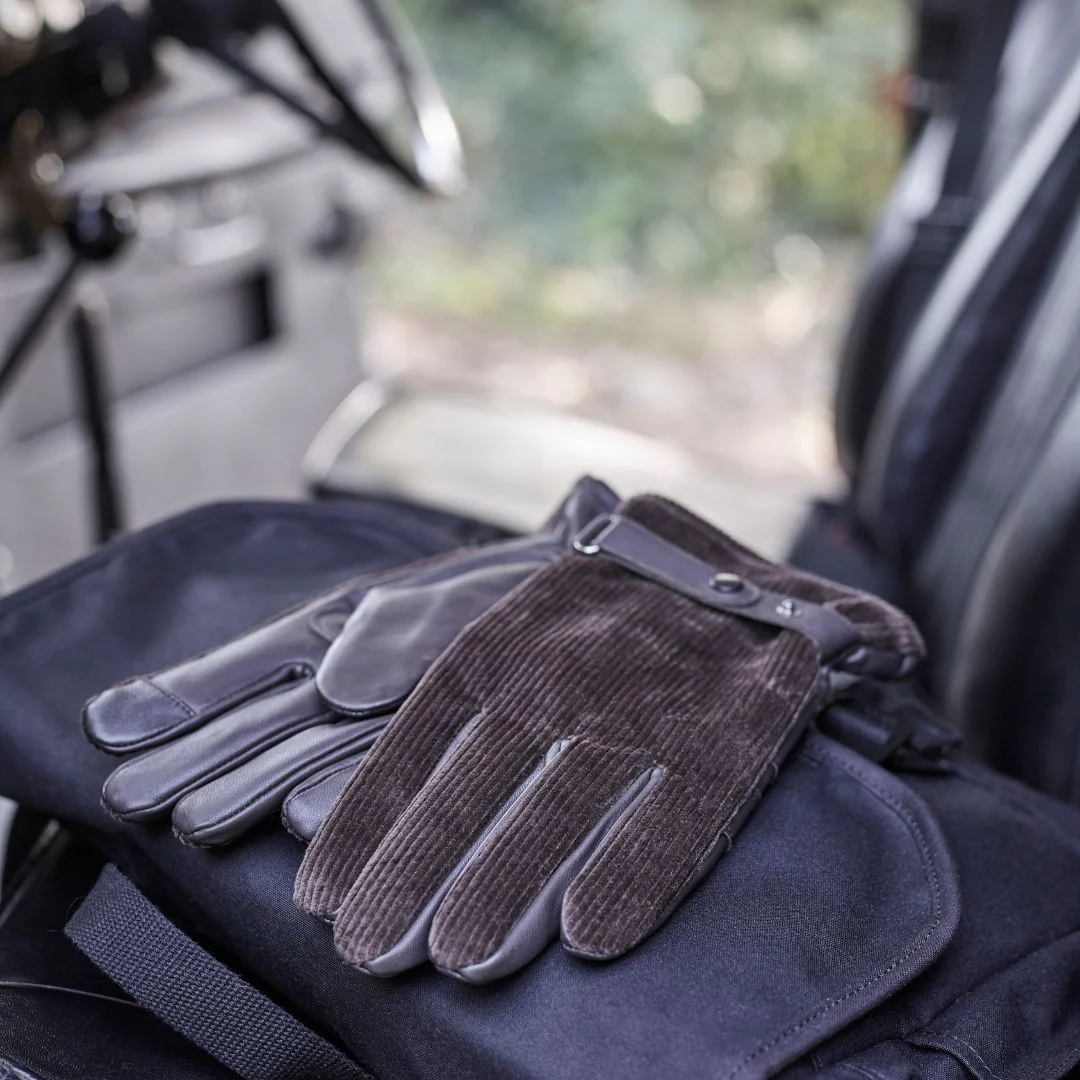 Barbour Women's Nelson Leather Gloves in Brown - Image 4