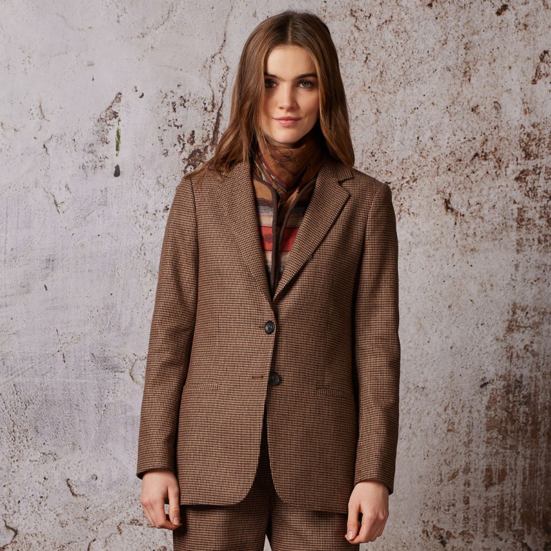 Diega Women's Victorio Check Jacket in Brown - Image 8