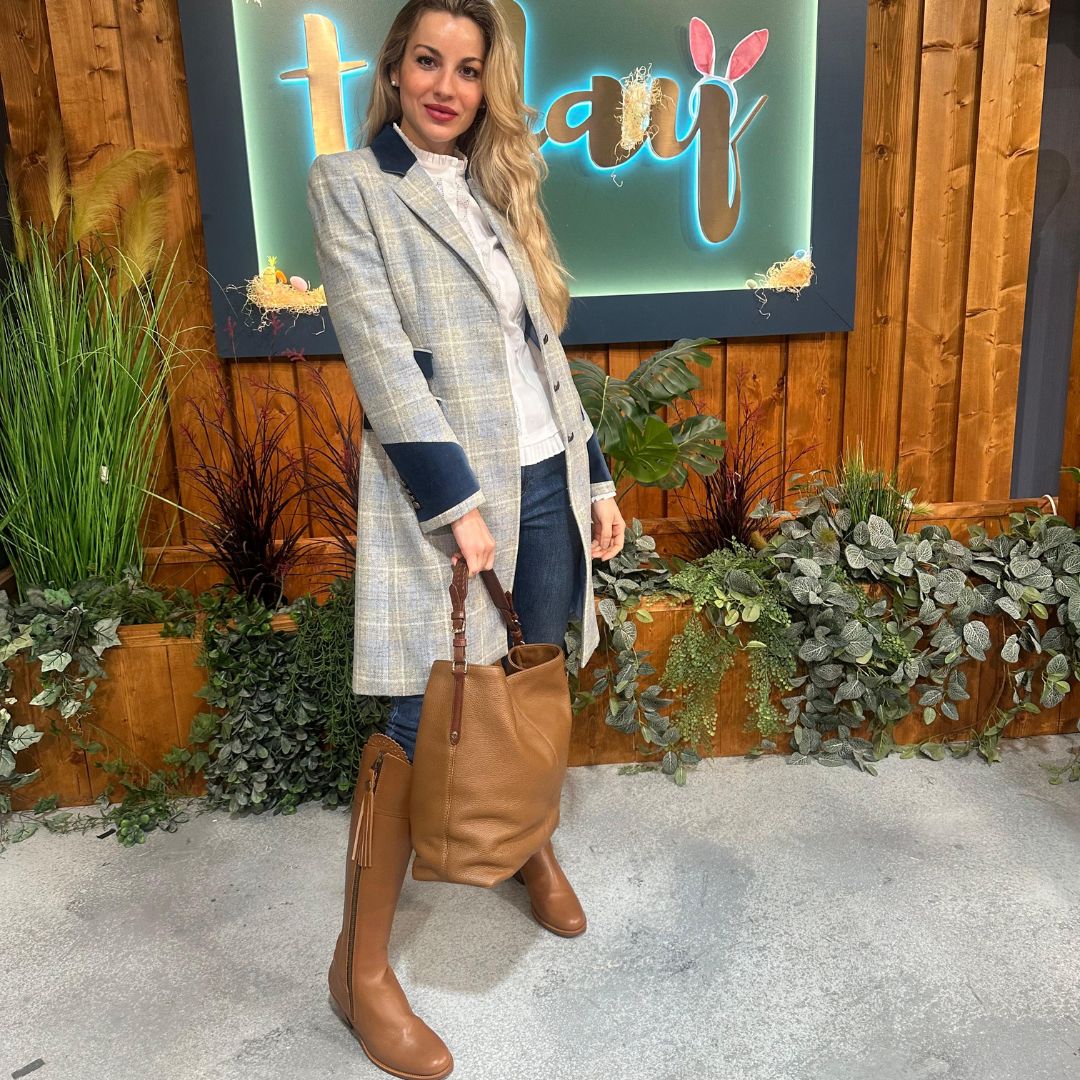 Fairfax & Favor Heeled Regina Leather Boot in Tan - Image 4