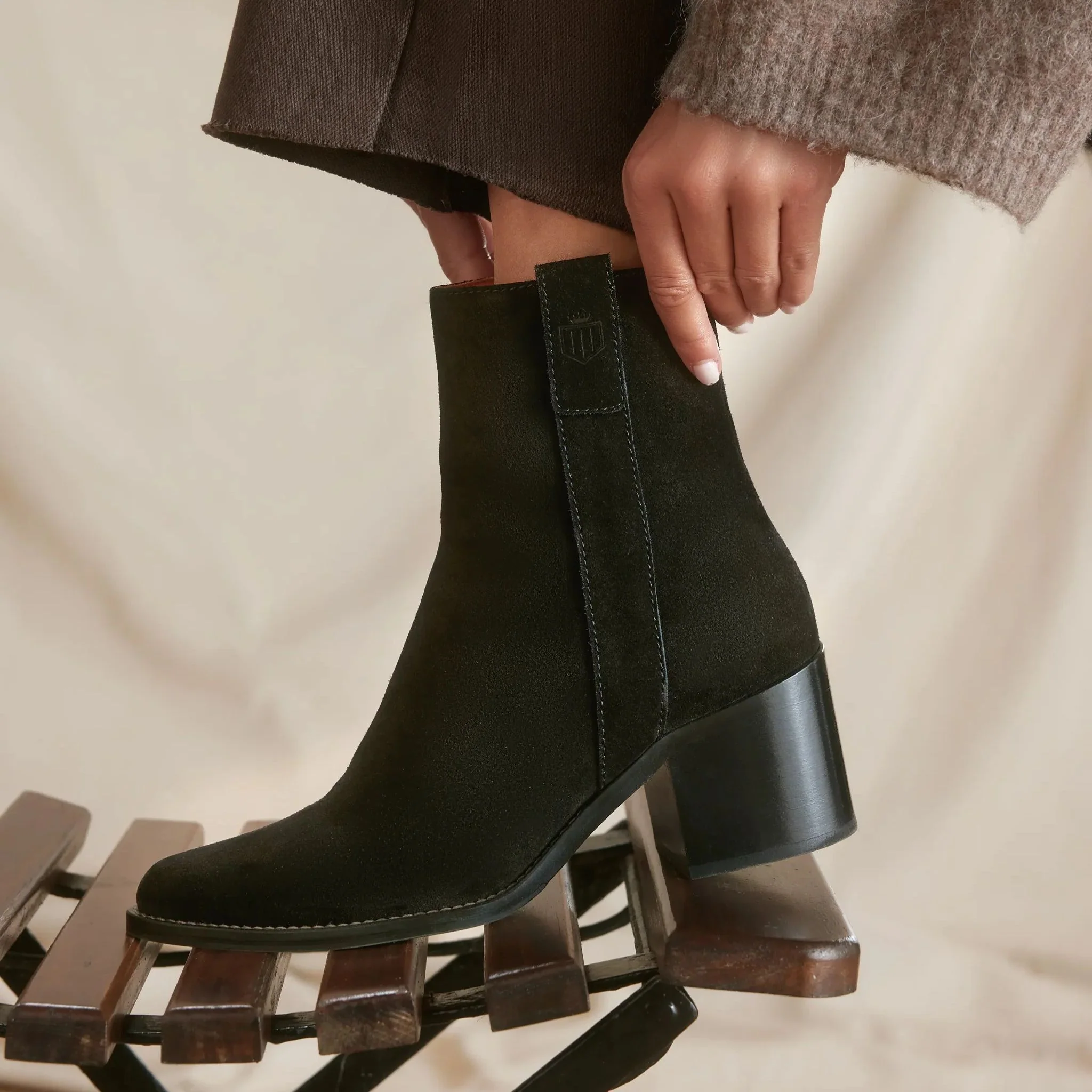 Fairfax & Favor Ludlow Heeled Ankle Boot in Black - Image 2