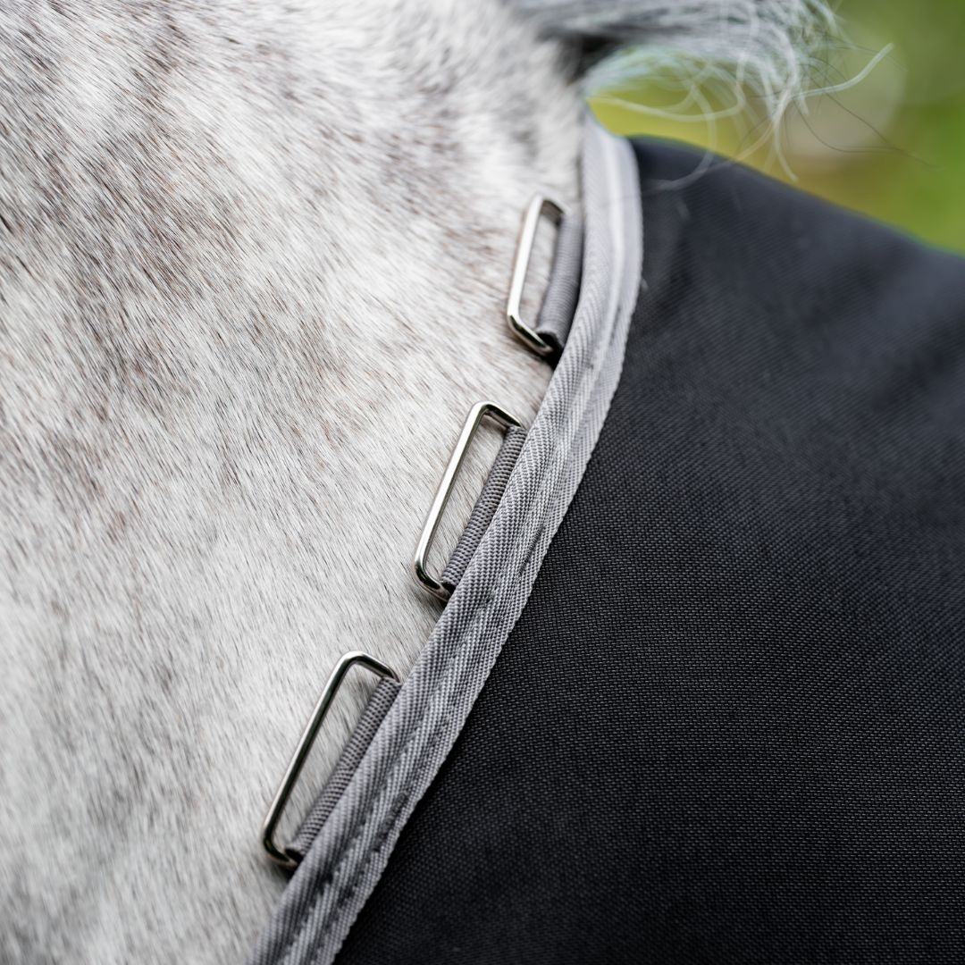 Horseware Amigo Bravo 12 Plus Light Turnout Rug in Black & Titanium (100g) - Image 4